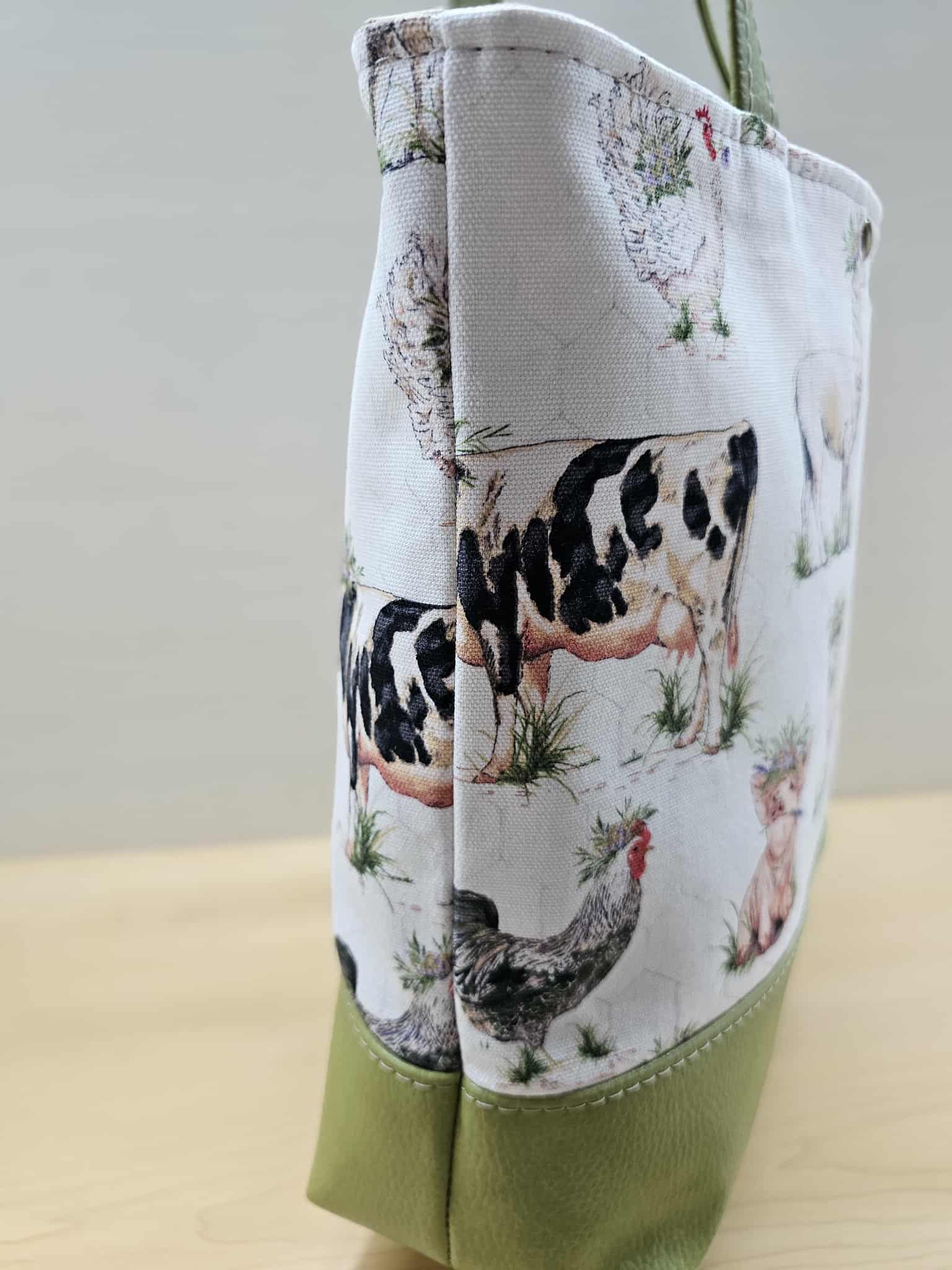 Farmyard Tuesday Tote - RSquiltsNcrafts LLC