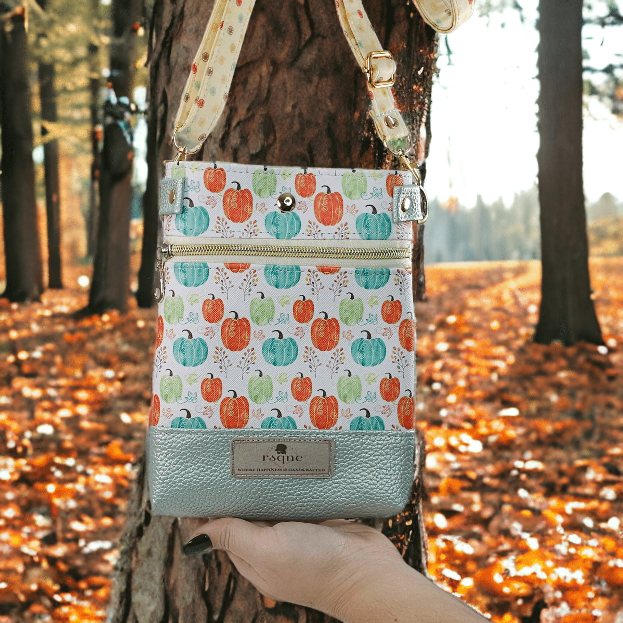 Wanderlust Crossbody 2.0 - RSquiltsNcrafts LLC